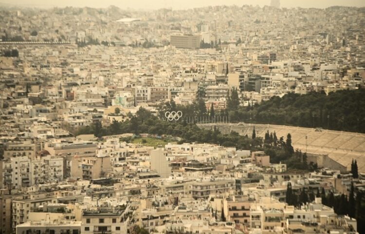 Κίτρινη η Αθήνα από την αφρικανική σκόνη (φωτ.: EUROKINISSI/Κώστας Τζούμας)